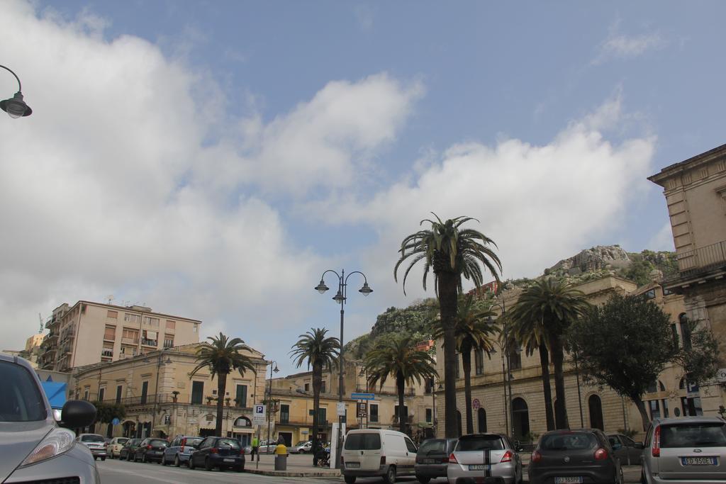 B&B Piazza Centrale Modica Exteriör bild